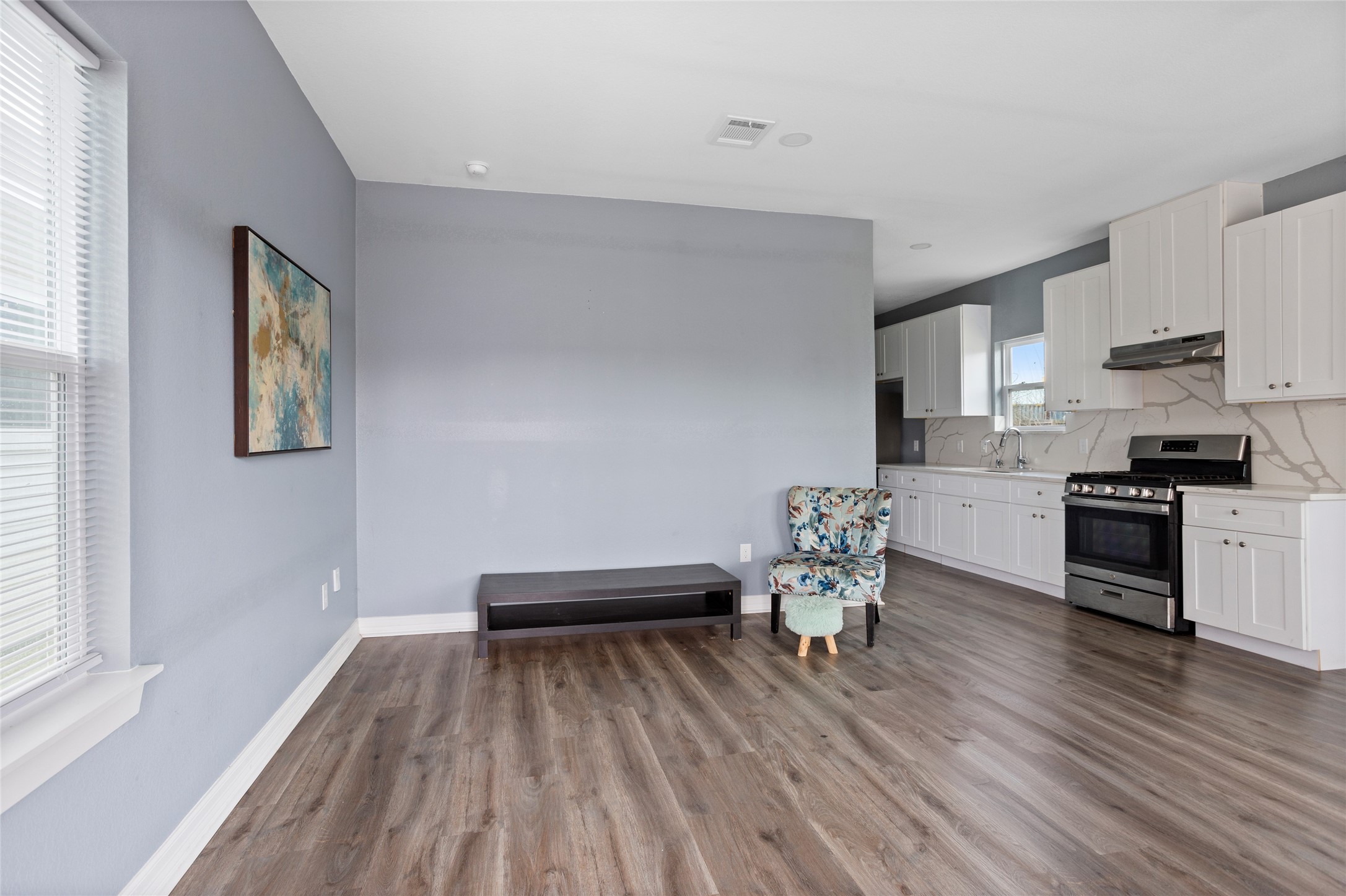 9814 Masterson Street Houston, TX 77029 - Photo 4 of 21 a kitchen with a table and chairs in it