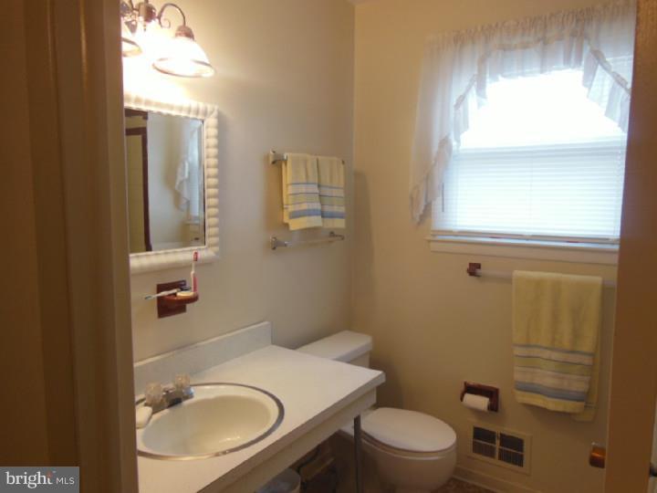 762 Ivyland Road Warminster, PA 18974 - Photo 14 of 17 Gallery Image 14