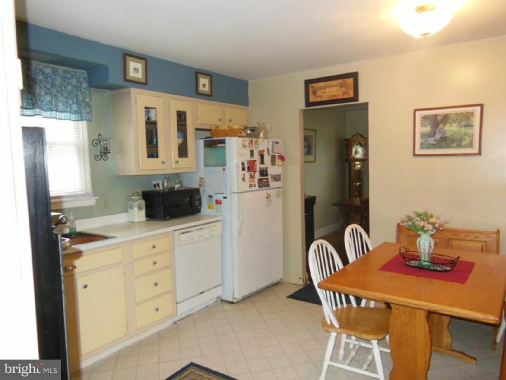 762 Ivyland Road Warminster, PA 18974 - Photo 4 of 17 Gallery Image 4