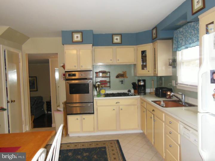 762 Ivyland Road Warminster, PA 18974 - Photo 5 of 17 Gallery Image 5