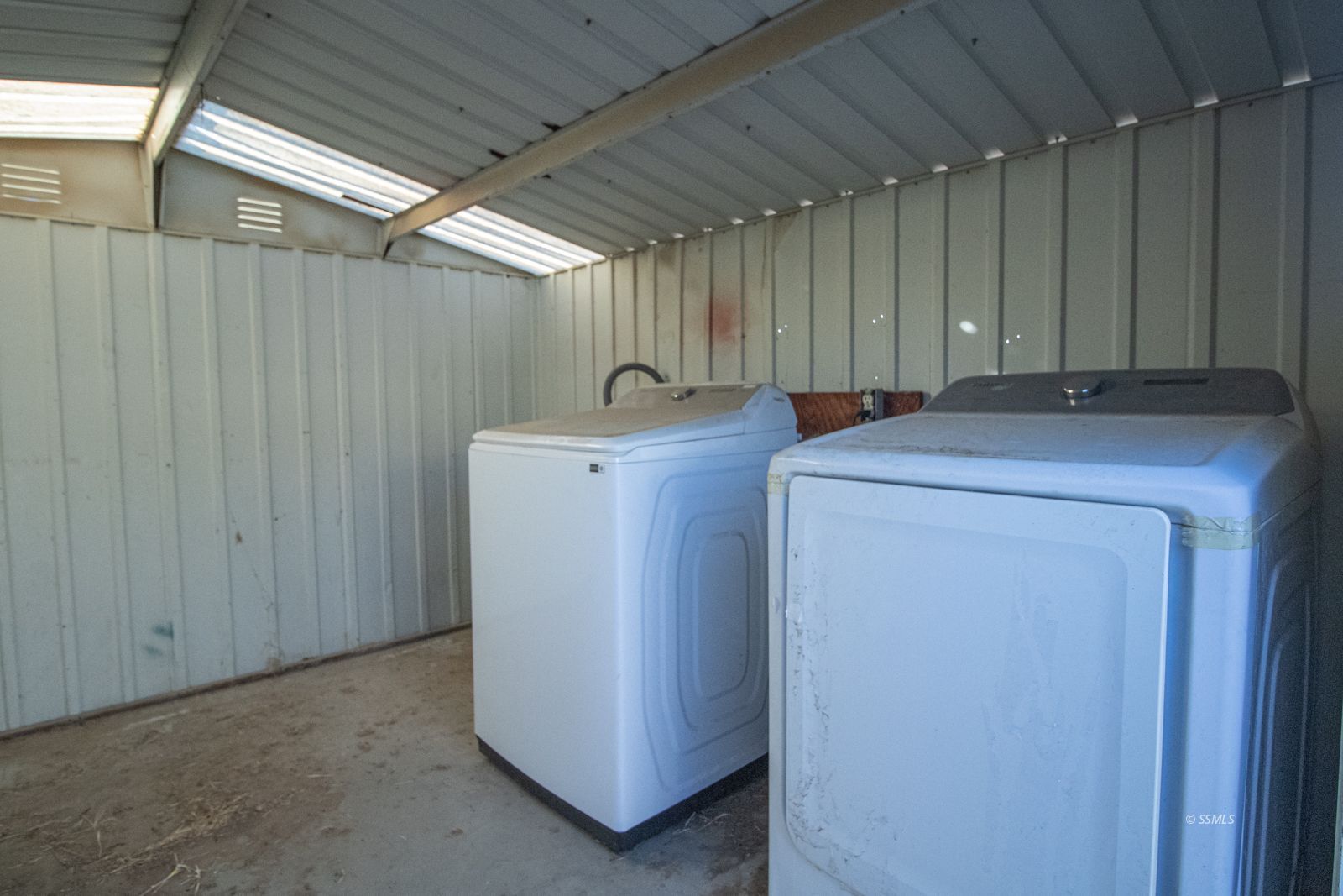 1621 Sims Street Ridgecrest, CA 93555 - Photo 24 of 24 a utility room with dryer and washer
