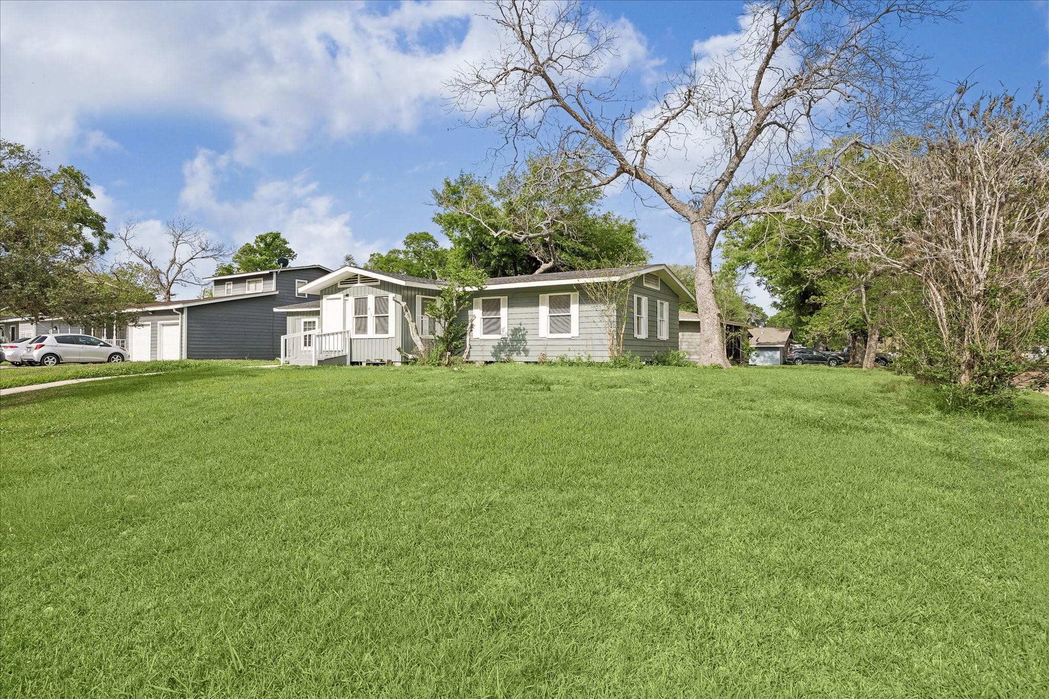 613 Winding Way Street Lake Jackson, TX 77566 - Photo 2 of 11