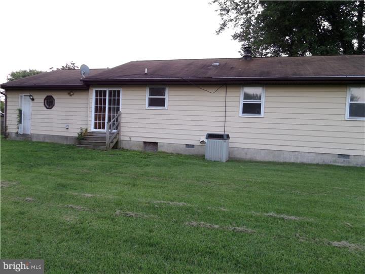 78 Eaton Road Pennsville, NJ 08070 - Photo 2 of 13 Exterior Back
