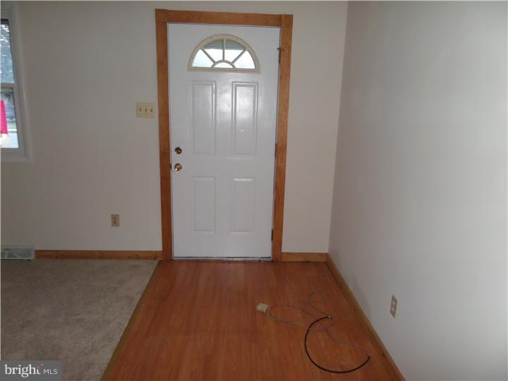 78 Eaton Road Pennsville, NJ 08070 - Photo 3 of 13 Foyer