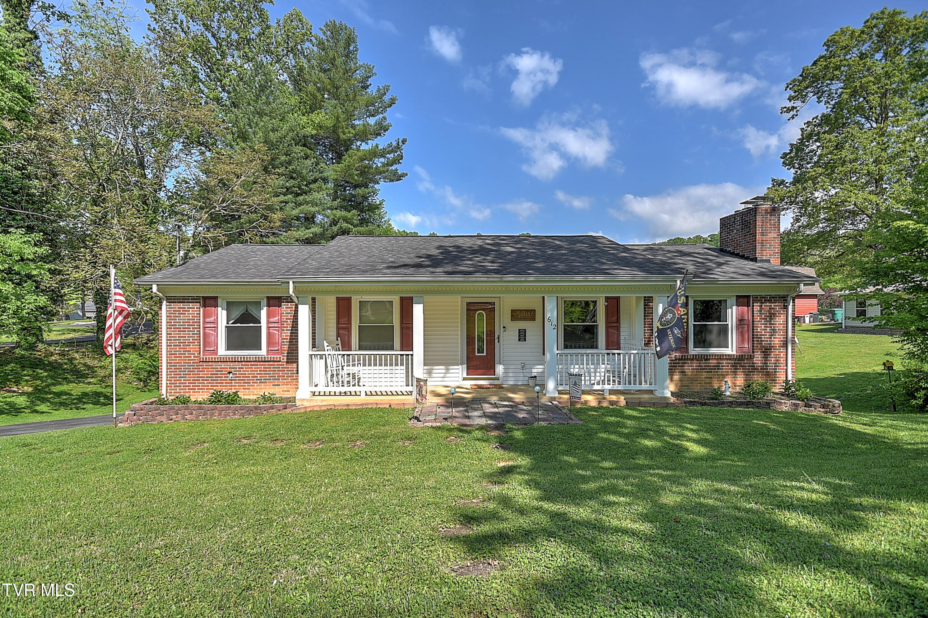 612 Colonial Heights LG-2