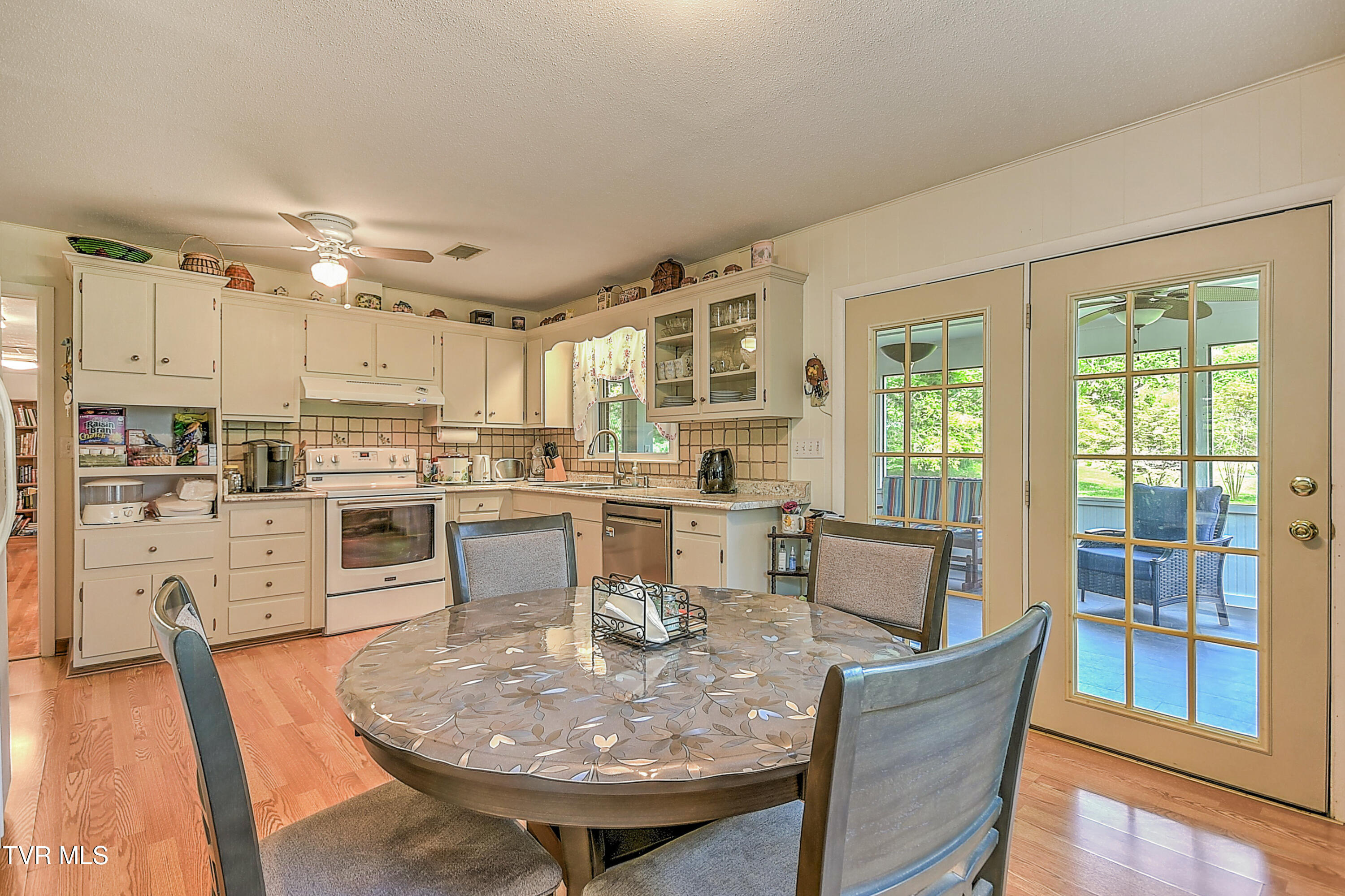 612 Colonial Heights Road Kingsport, TN 37663 - Photo 11 of 51 612 Colonial Heights LG-28