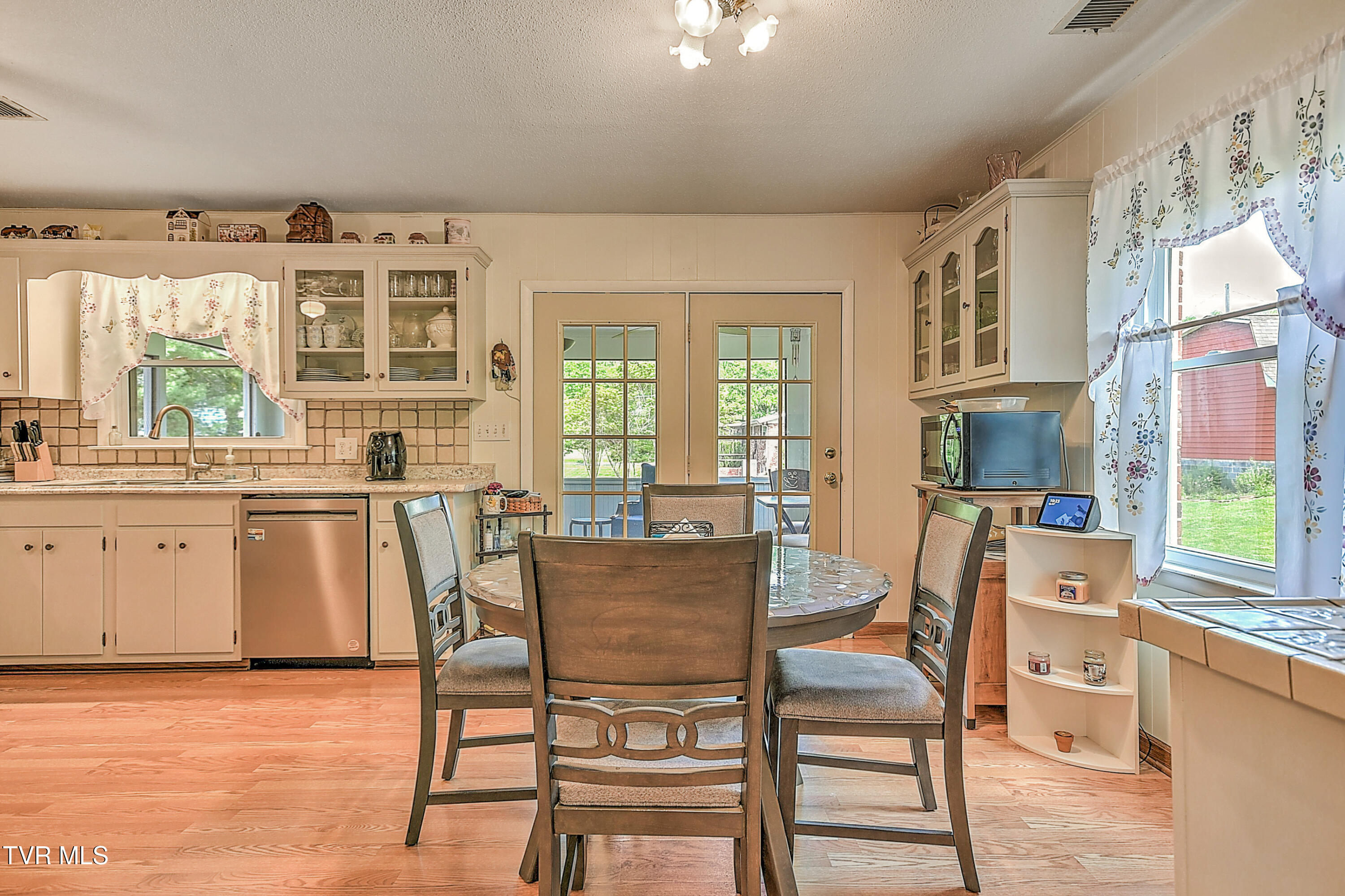 612 Colonial Heights Road Kingsport, TN 37663 - Photo 13 of 51 612 Colonial Heights LG-27