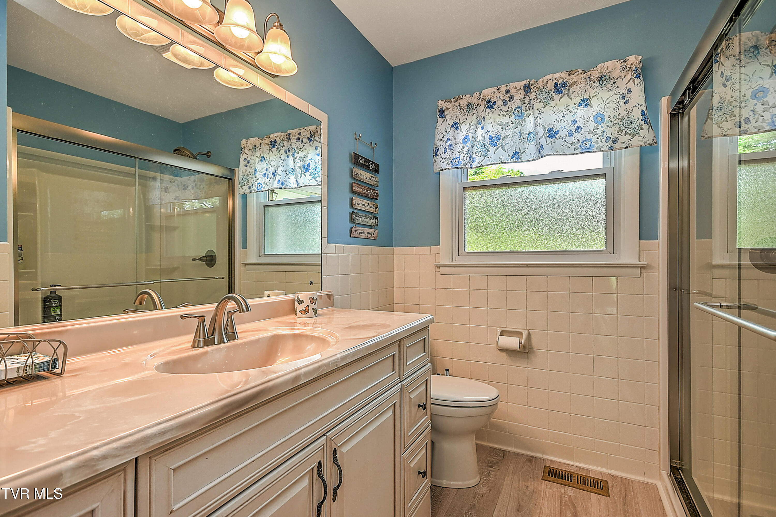 612 Colonial Heights Road Kingsport, TN 37663 - Photo 24 of 51 612 Colonial Heights LG-19