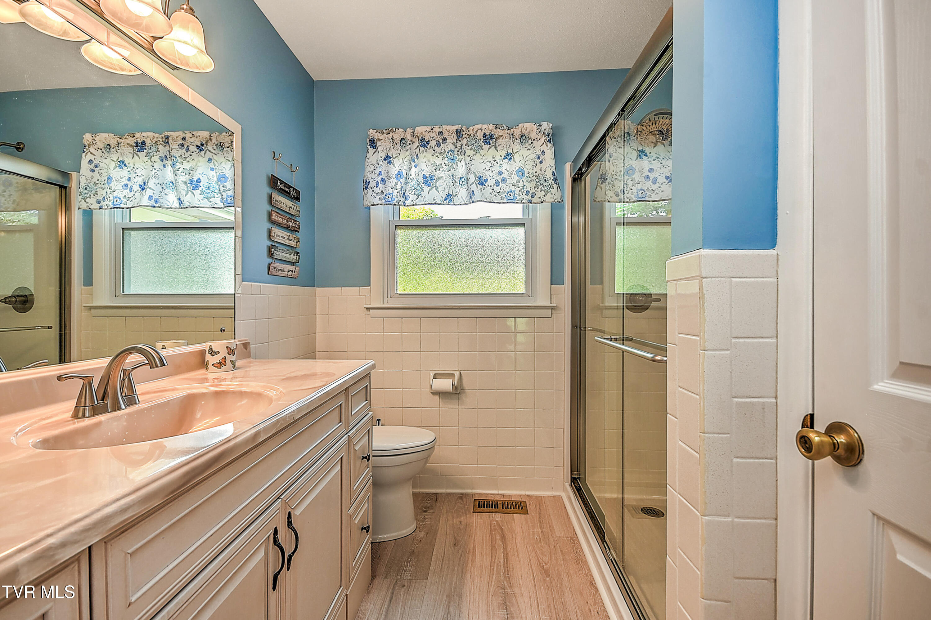 612 Colonial Heights Road Kingsport, TN 37663 - Photo 25 of 51 612 Colonial Heights LG-18