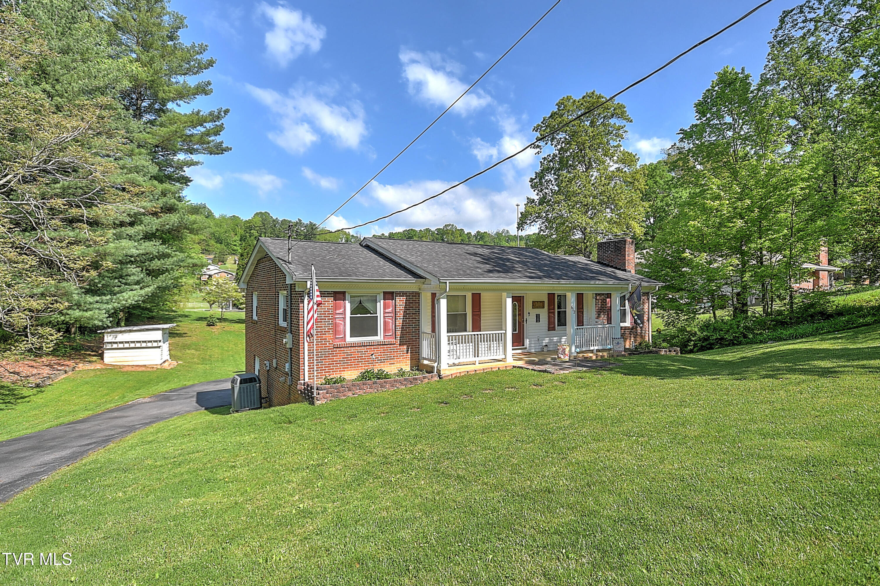 612 Colonial Heights LG-3