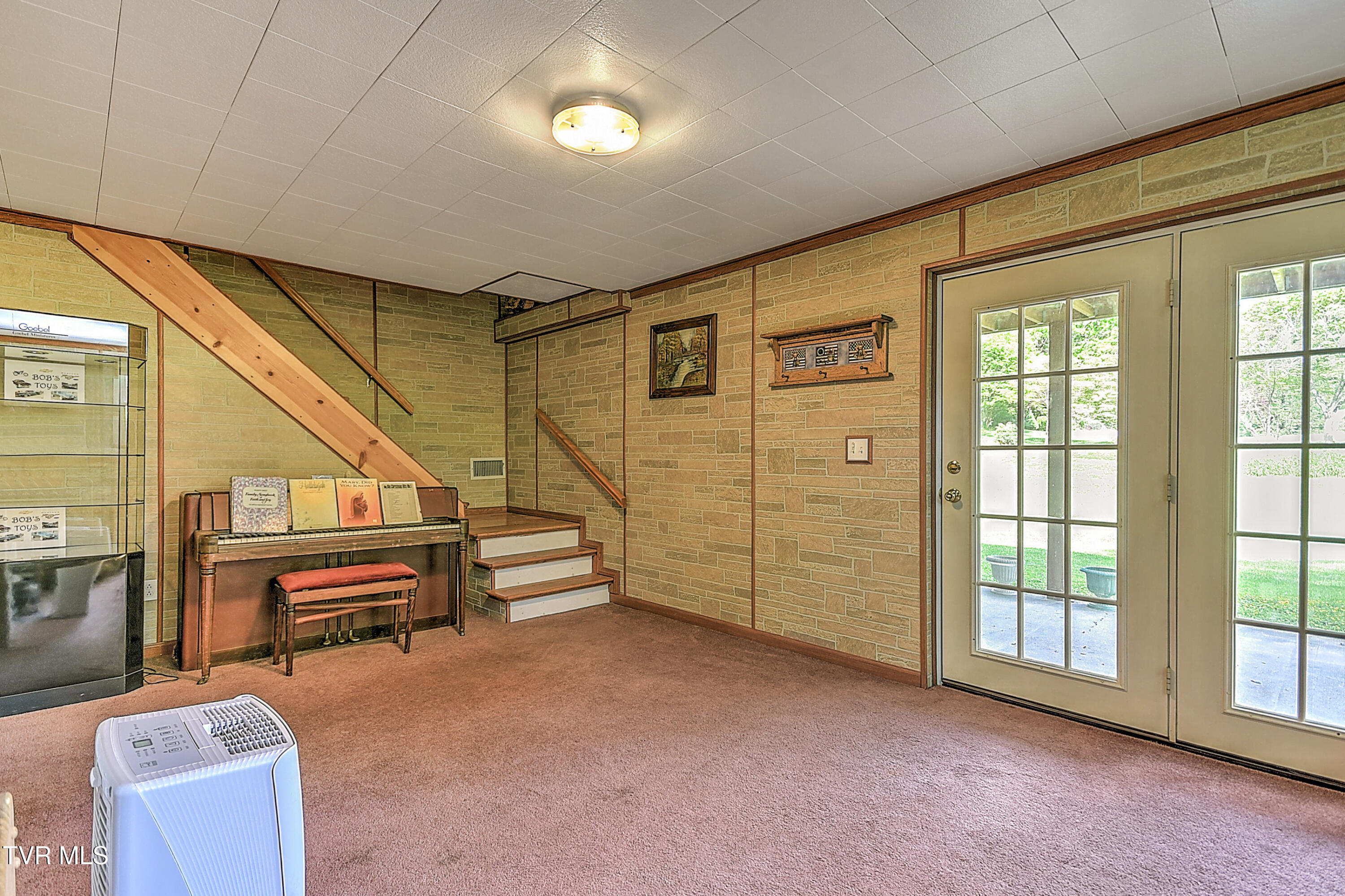 612 Colonial Heights Road Kingsport, TN 37663 - Photo 36 of 51 612 Colonial Heights LG-38