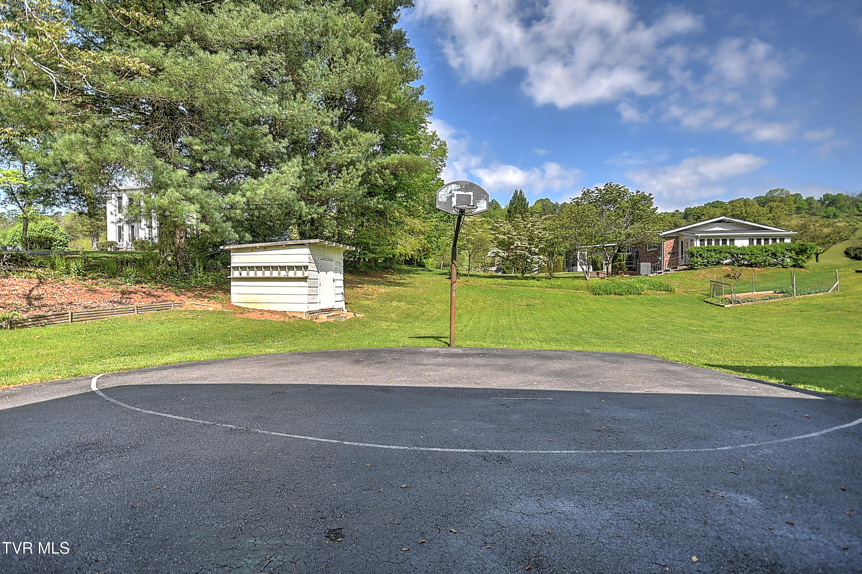 612 Colonial Heights Road Kingsport, TN 37663 - Photo 37 of 51 612 Colonial Heights LG-45