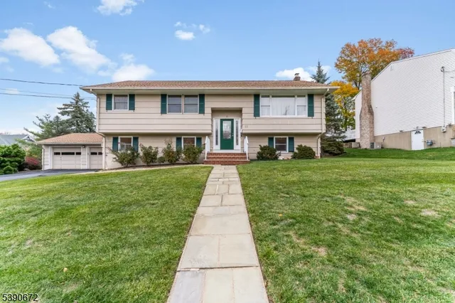 $934,999 | 13 Glutting Place, East Hanover, NJ 07936