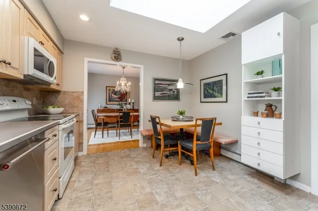 $934,999 | 13 Glutting Place, East Hanover, NJ 07936