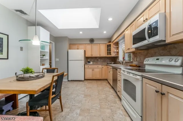 $934,999 | 13 Glutting Place, East Hanover, NJ 07936