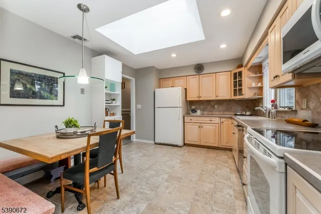 $934,999 | 13 Glutting Place, East Hanover, NJ 07936