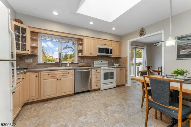 $934,999 | 13 Glutting Place, East Hanover, NJ 07936