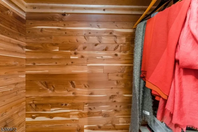 $934,999 | 13 Glutting Place, East Hanover, NJ 07936