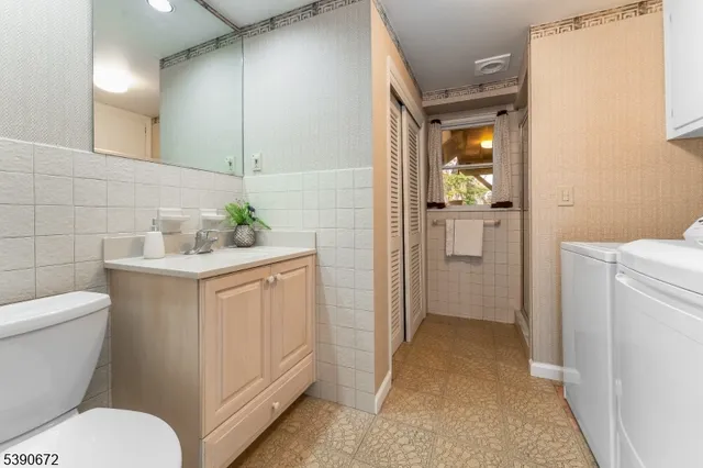 $934,999 | 13 Glutting Place, East Hanover, NJ 07936