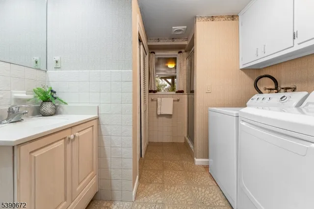 $934,999 | 13 Glutting Place, East Hanover, NJ 07936