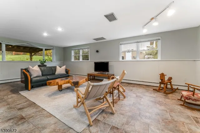 $934,999 | 13 Glutting Place, East Hanover, NJ 07936