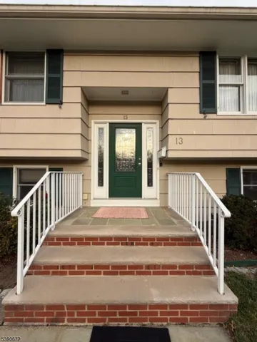 $934,999 | 13 Glutting Place, East Hanover, NJ 07936