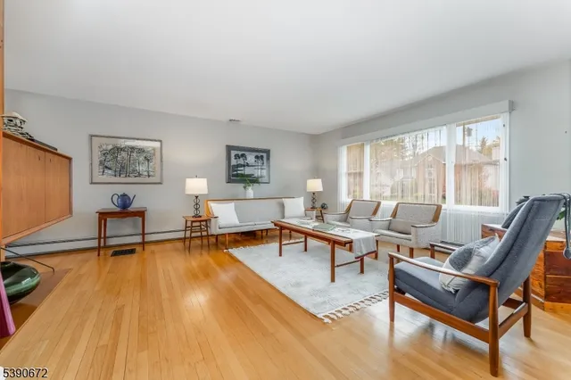 $934,999 | 13 Glutting Place, East Hanover, NJ 07936