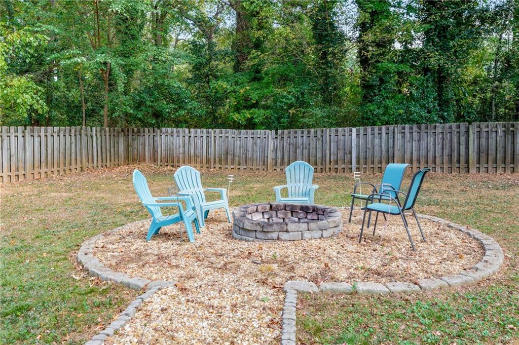 2046 Settle Circle Southeast Atlanta, GA 30316 - Photo 32 of 36 a view of chair and tables in the back yard