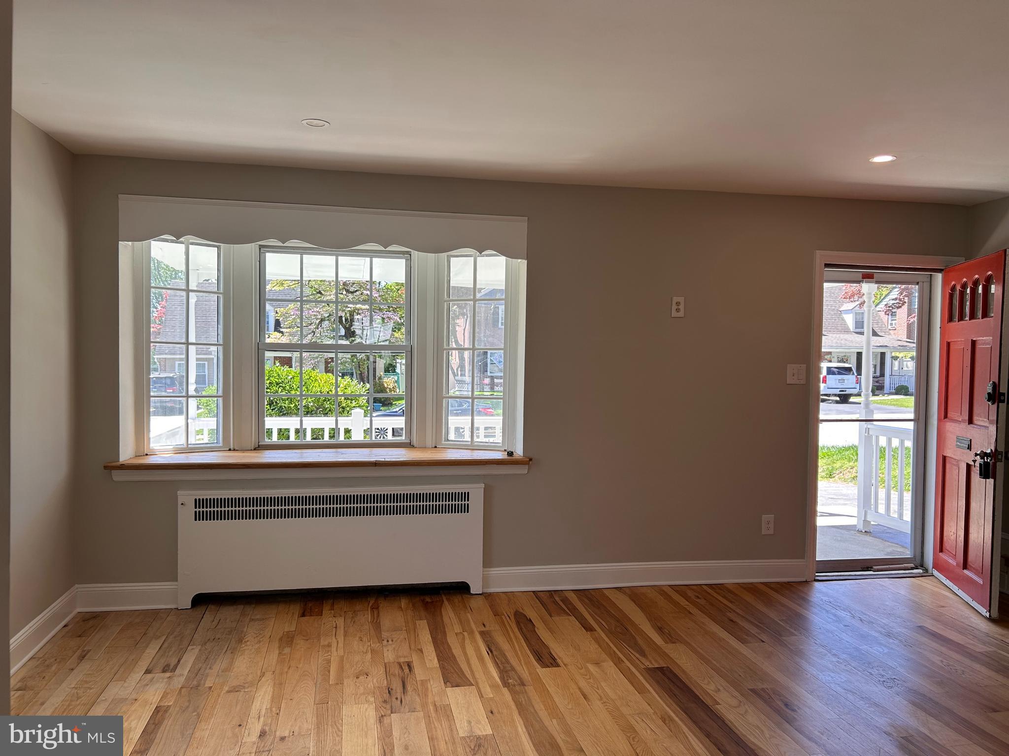 601 Willowbrook Road Havertown, PA 19083 - Photo 3 of 23 Living Room