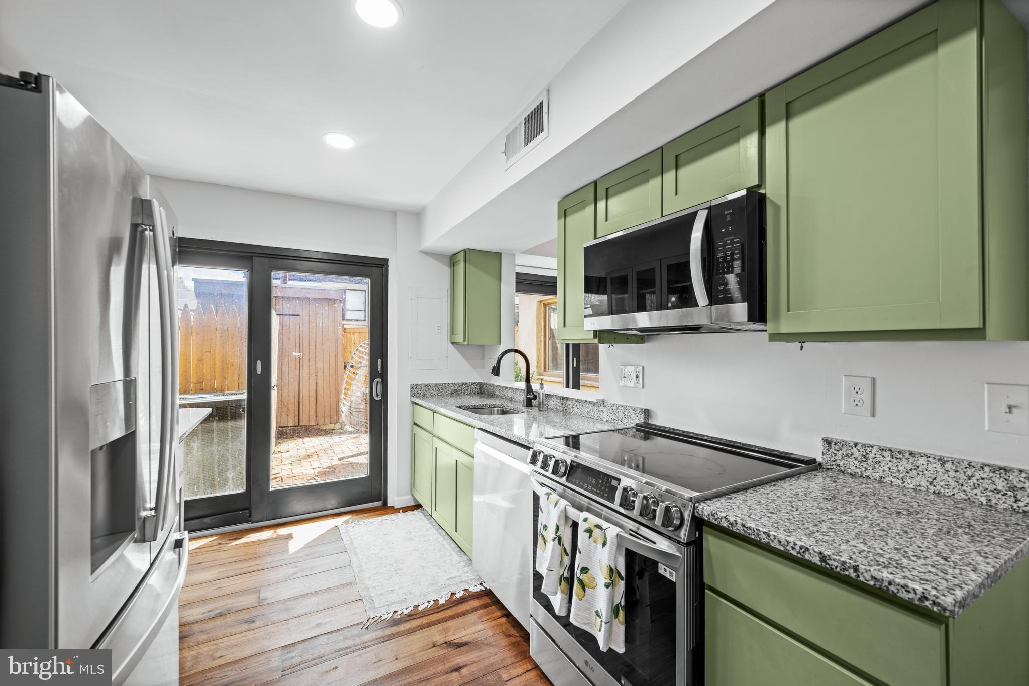 11246 Crystal Run, Unit B223 Columbia, MD 21044 - Photo 14 of 34 Kitchen