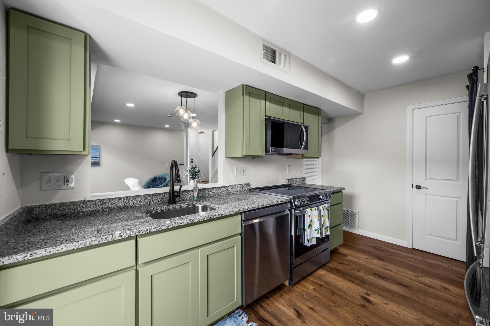 11246 Crystal Run, Unit B223 Columbia, MD 21044 - Photo 16 of 34 Kitchen