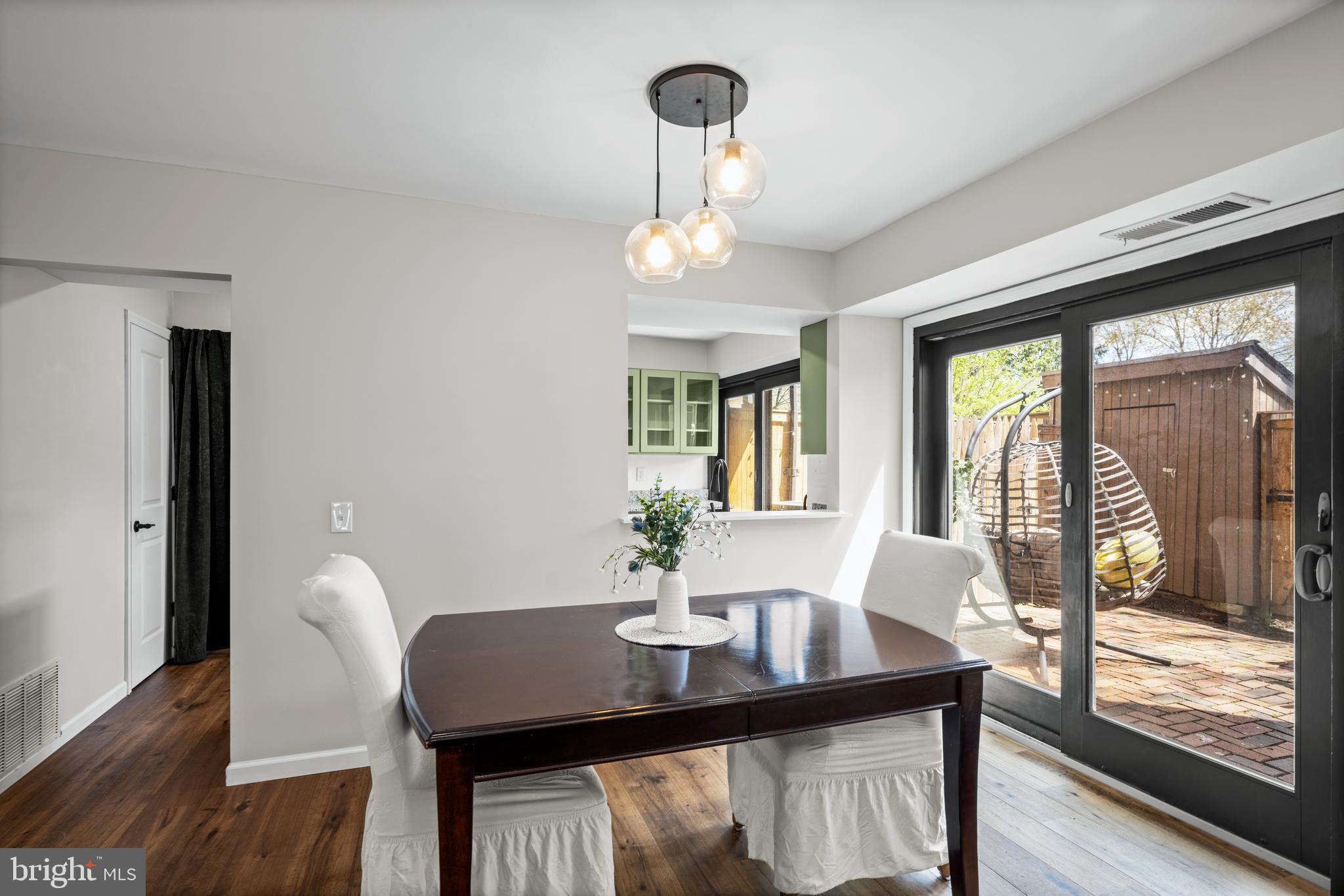 11246 Crystal Run, Unit B223 Columbia, MD 21044 - Photo 5 of 34 Dining Room