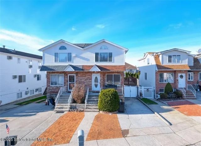 $1,180,000 | 46 Lewiston Street | New Springville