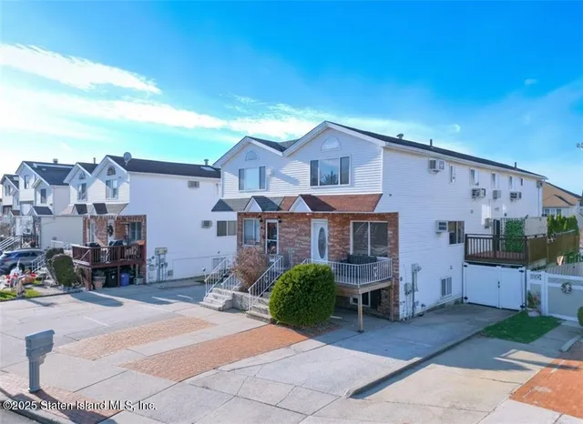 $1,180,000 | 46 Lewiston Street | New Springville