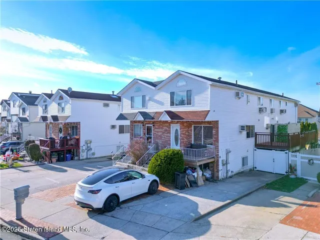 $1,180,000 | 46 Lewiston Street | New Springville