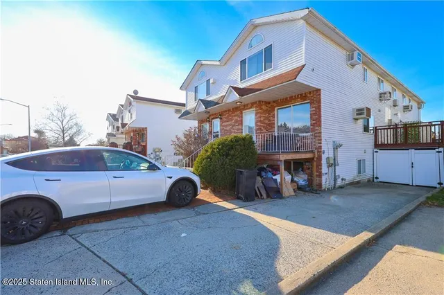 $1,180,000 | 46 Lewiston Street | New Springville