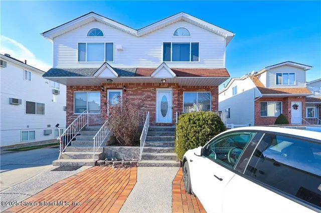 $1,180,000 | 46 Lewiston Street | New Springville