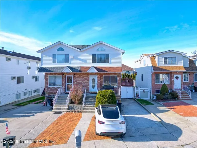 $1,180,000 | 46 Lewiston Street | New Springville