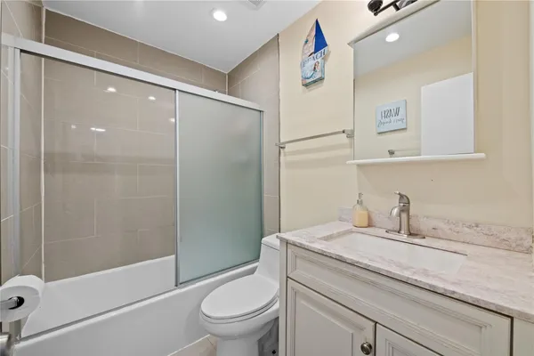 $215,000 | 941 Crystal Lake Drive, Unit 403, Deerfield Beach, FL 33064