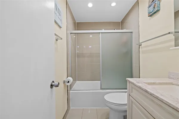 $215,000 | 941 Crystal Lake Drive, Unit 403, Deerfield Beach, FL 33064