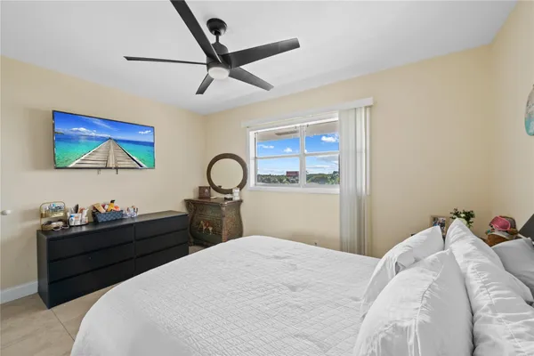 $215,000 | 941 Crystal Lake Drive, Unit 403, Deerfield Beach, FL 33064