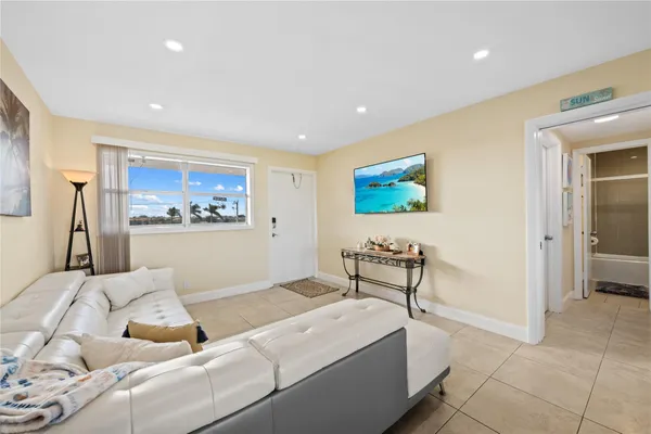 $215,000 | 941 Crystal Lake Drive, Unit 403, Deerfield Beach, FL 33064