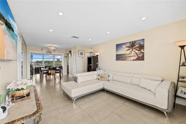 $215,000 | 941 Crystal Lake Drive, Unit 403, Deerfield Beach, FL 33064
