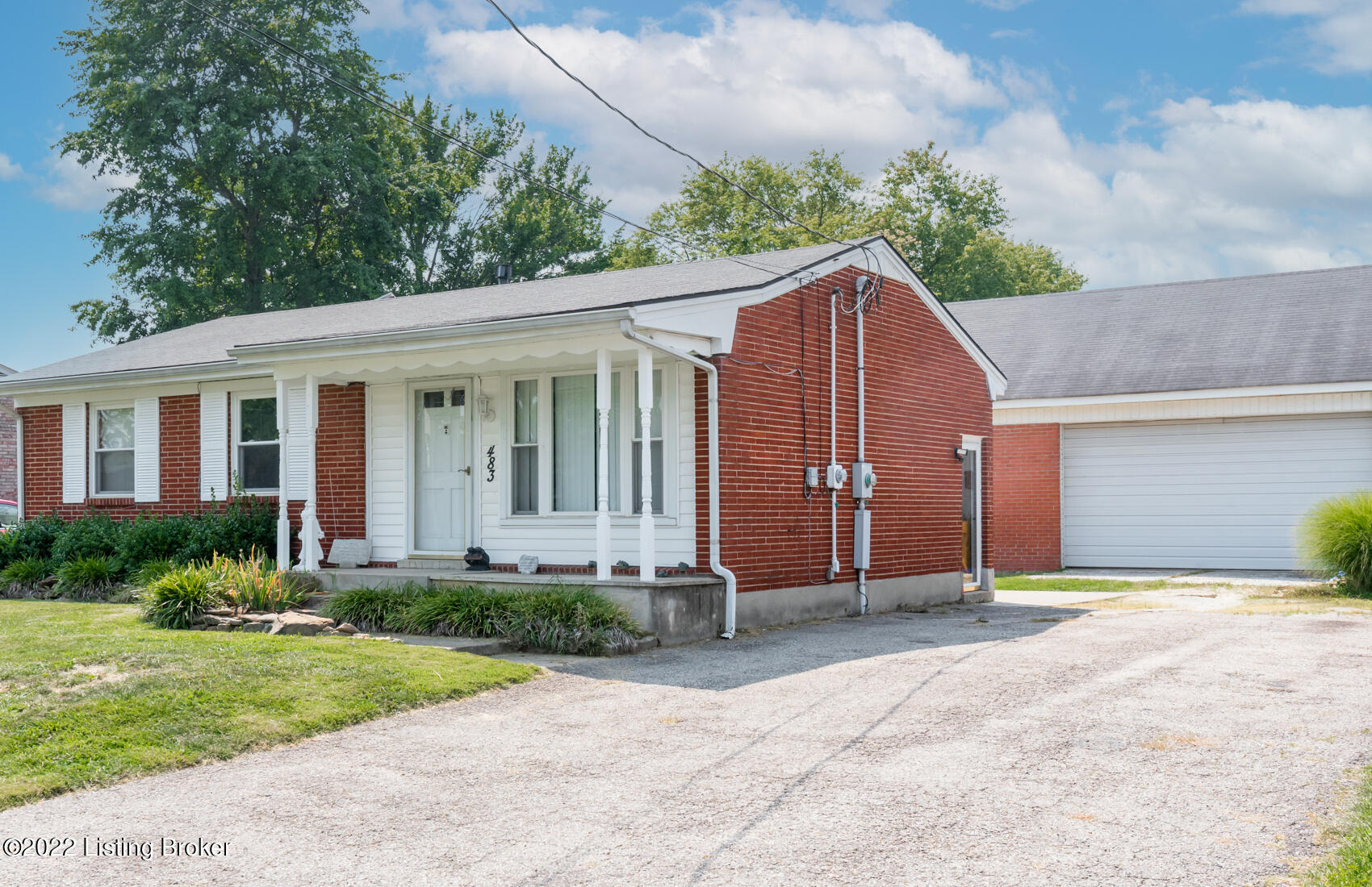 483 Overlook Road Louisville, KY 40229 - Photo 1 of 33 Front