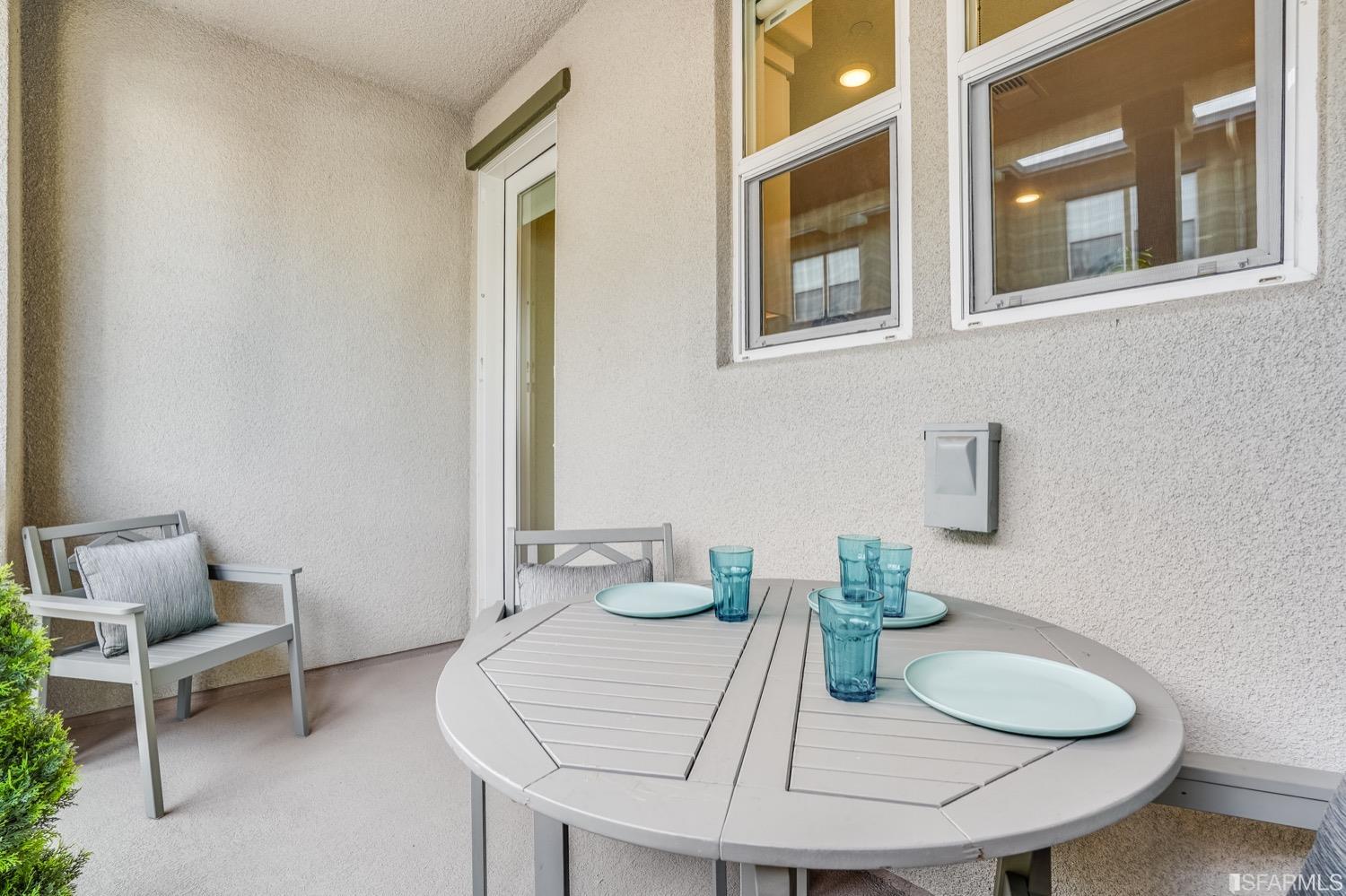 471 Mitchell Avenue Alameda, CA 94501 - Photo 16 of 50 a dining room with table and chair