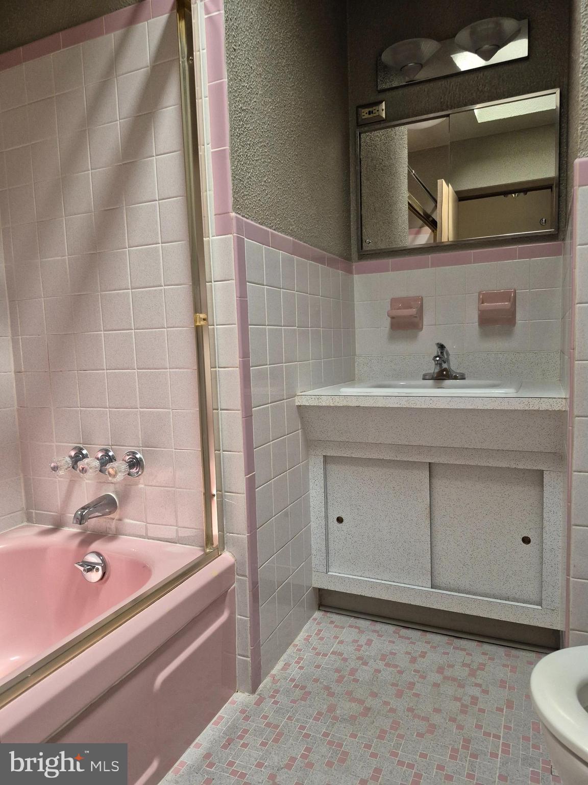 240 Rock Street Philadelphia, PA 19128 - Photo 14 of 27 Hall bathroom