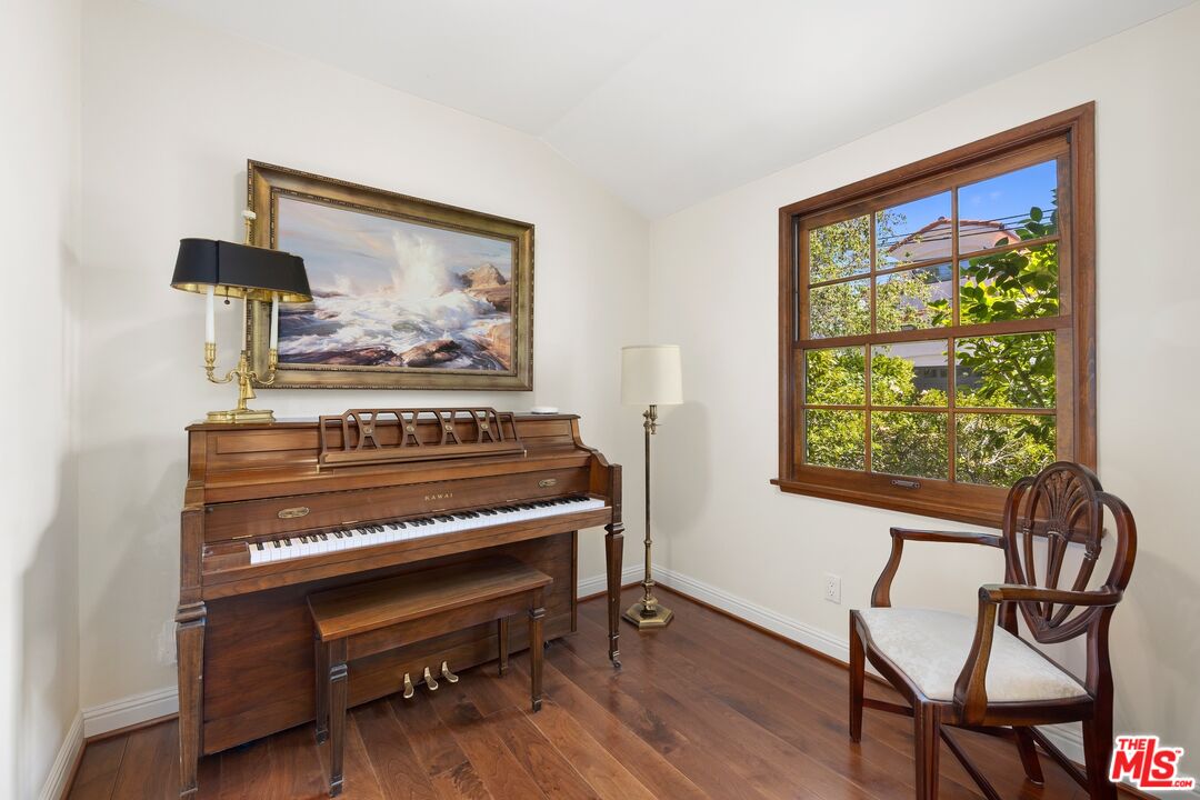 2545 Roscomare Road Los Angeles, CA 90077 - Photo 15 of 39 Gallery Image 15