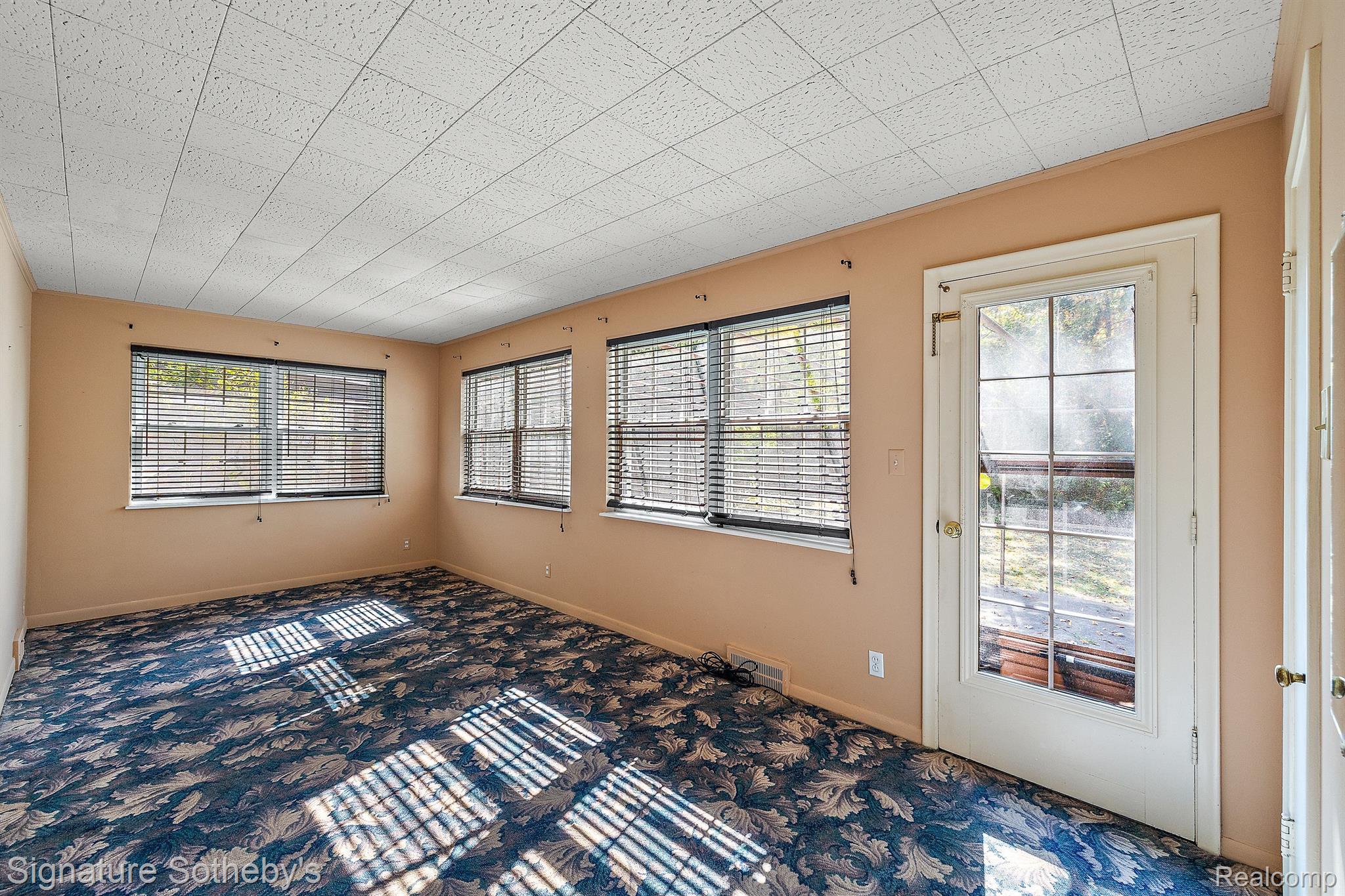 869 Hawthorne Road Grosse Pointe, MI 48236 - Photo 14 of 33