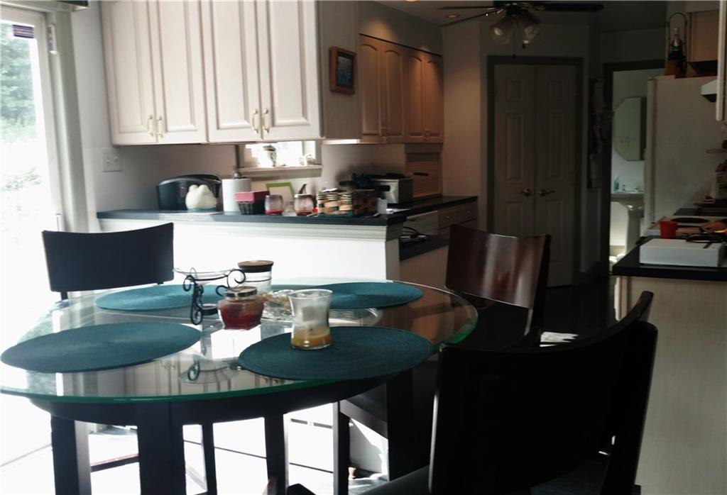 215 Thomas Road Peters Township, PA 15317 - Photo 11 of 24 Kitchen dining area
