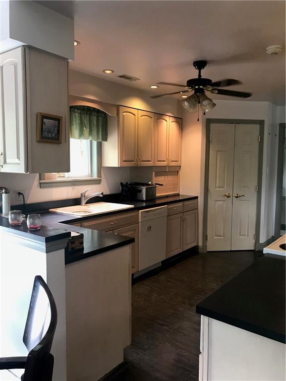 215 Thomas Road Peters Township, PA 15317 - Photo 14 of 24 The kitchen . Let's eat !!!